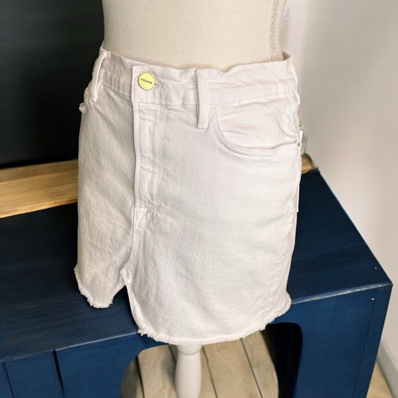 Frame Denim ‘Le Mini Jean Skirt’ in “Blanc” With Raw Split Hem Detail Size 28 - Picture 6 of 16